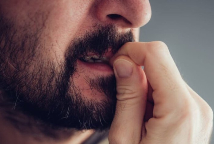 Грызете ногти? Ученые рассказали, как легко и просто избавиться от нервных привычек