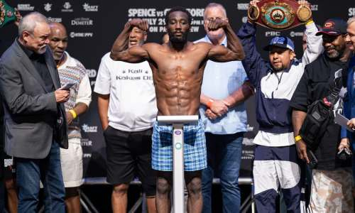 Кроуфорд и Мадримов провели взвешивание перед боем за два титула чемпиона мира