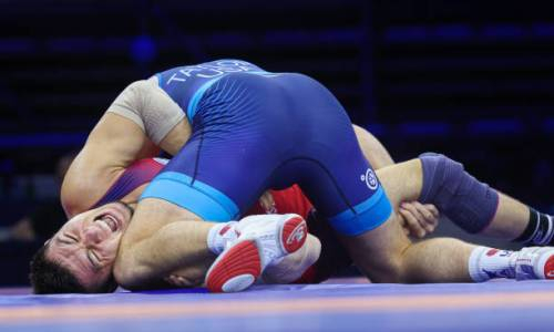 Сенсация в борьбе и отсутствие медалей. Как Казахстан выступил в 12-й медальный день Олимпиады-2024