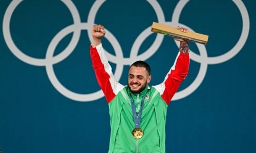 20-летний штангист с двумя мировыми рекордами выиграл «золото» Олимпиады-2024