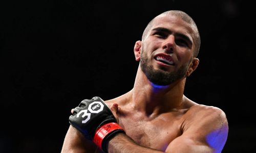 Уволенный из UFC непобежденный российский боец попал в аварию. Видео