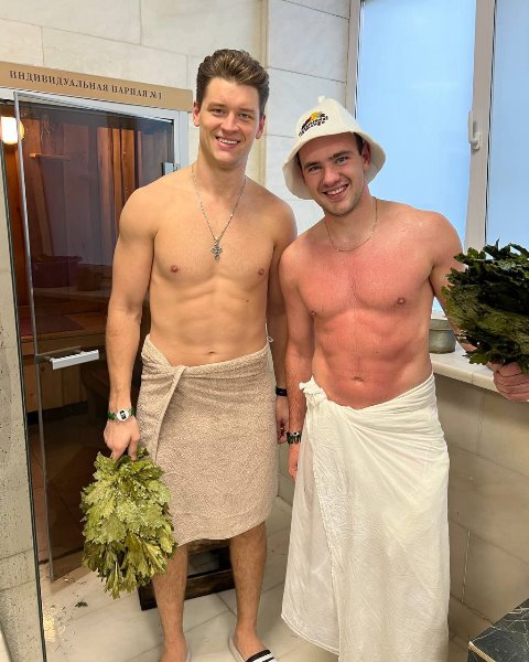 Хоккеист сборной Казахстана показал фото из бани