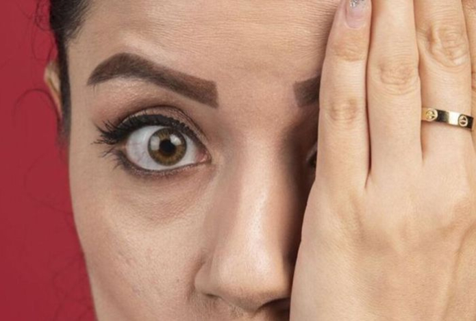Девушка ослепла на один глаз из-за своей привычки