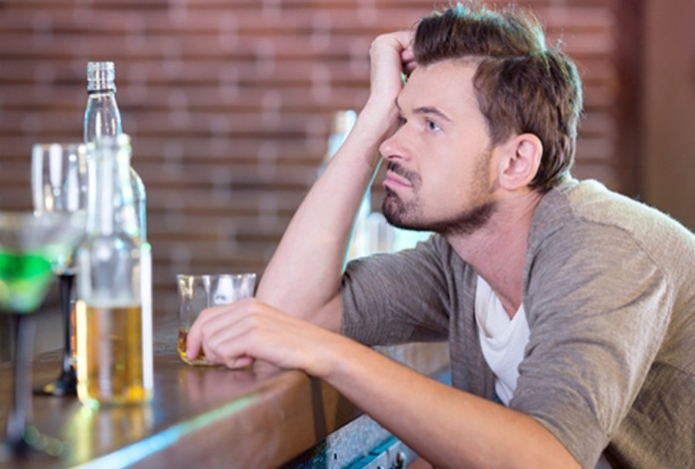 Мужчина ежедневно пил алкоголь и шокировал врачей цветом крови