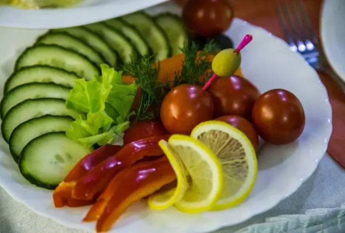 Названы продукты, которые нельзя есть на голодный желудок — чревато последствиями