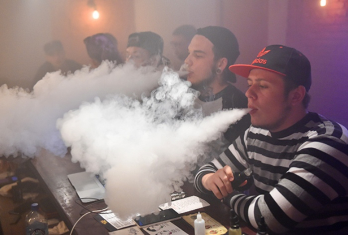 Вейперы могут стать наркоманами — ученые предупредили