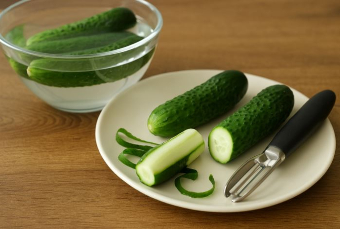 Избавляемся от нитратов — вот что нужно сделать с покупными огурцами перед употреблением в пищу