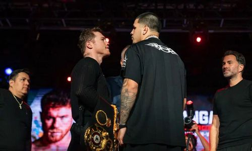 «Будет нокаутирован». Легендарный Хопкинс дал прогноз на следующий бой «Канело»