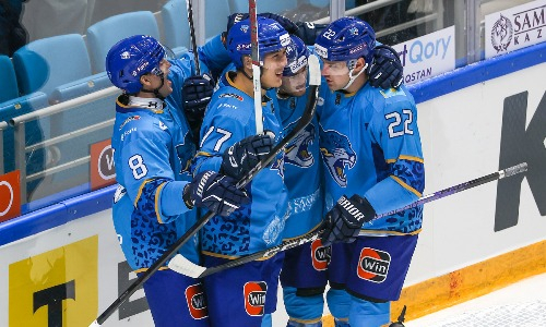 «Проигрывать такие матчи еще и дома нельзя». Хоккеист «Барыса» извинился после заброшенной шайбы и разгрома в КХЛ