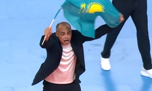 Кака с флагом Казахстана отпраздновал историческую победу на ЧМ-2024 по футзалу. Видео