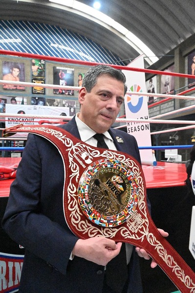 WBC презентовал особый титул для следующего боя «Канело»