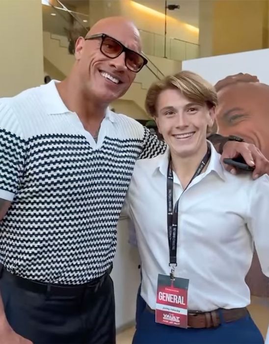 Дуэйн Джонсон встретился с фанатом, которого вдохновил похудеть на 27 килограммов