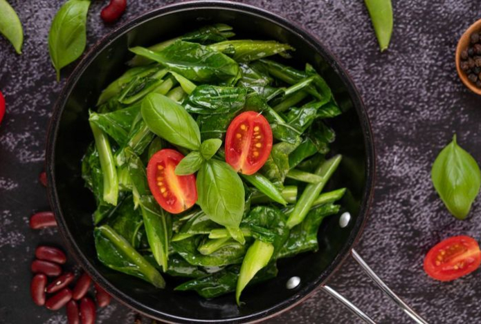 Названа суперполезная зелень для сохранения здоровья и молодости. Улучшает зрение и прочность костей