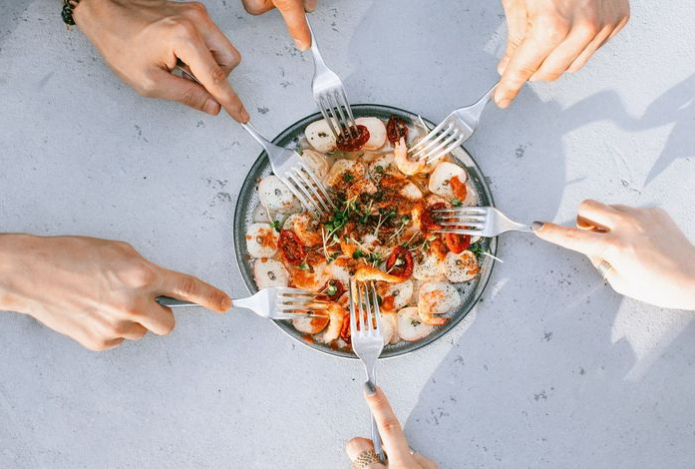 Раскрыто лучшее время завтрака, обеда и ужина для похудения