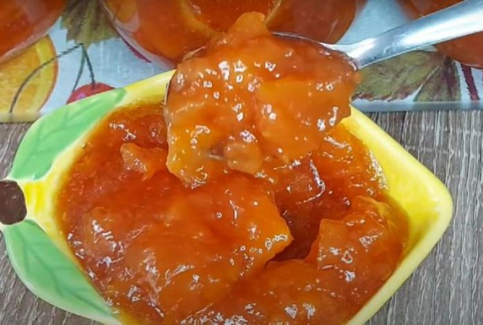 Названо идеальное варенье к чаю. Содержит клетчатку, витамины и много антиоксидантов