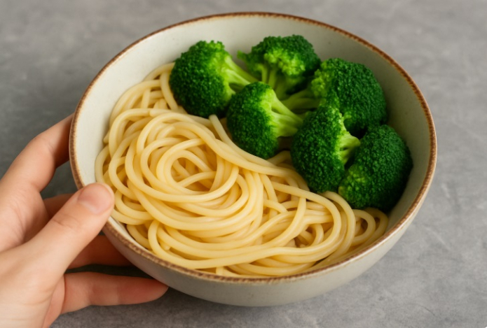 Не мясо и не соусы. Вот с чем нужно есть макароны — самый полезный вариант