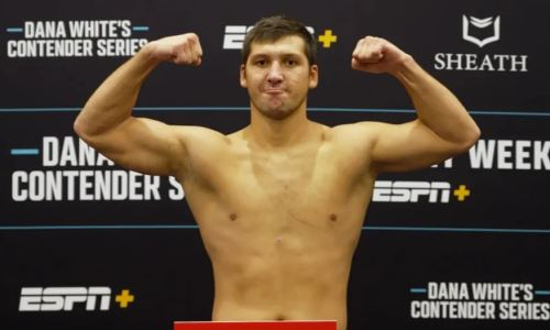 Казахстанский боец прошел взвешивание перед поединком за контракт UFC