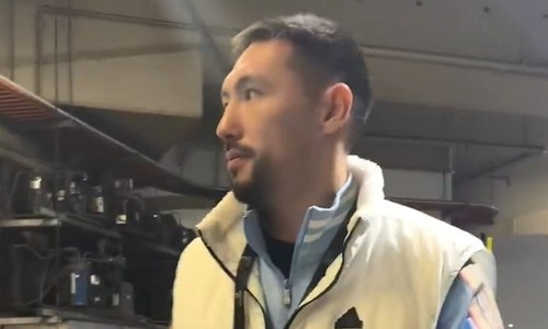 Алимханулы прибыл на арену боя за титул чемпиона мира. Видео