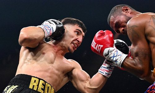 С нокаута начался вечер бокса Алимханулы — Михайлович. Видео