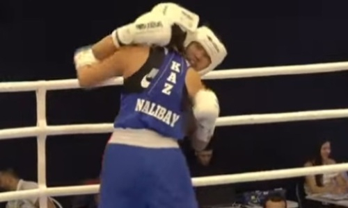 Казахстанка устроила жесткую зарубу с нокдауном за финал чемпионата мира по боксу