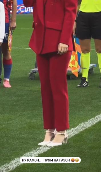 Исполнительницу гимна России пристыдили на матче с капитаном сборной Казахстана. Видео