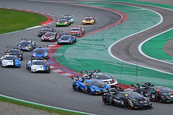 Трижды прозвучал гимн Казахстана в Испании за прошедшие выходные