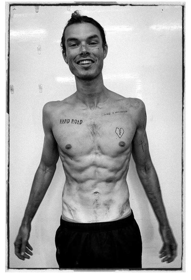 Актер шокировал фанатов после похудения на 26 килограммов ради роли. Фото