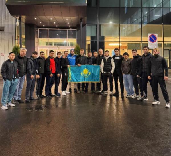 Шавкат Рахмонов отправился в США на бой за титул чемпиона UFC. Фото