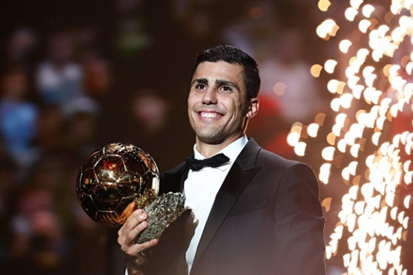 Криштиану Роналду и Ко. Кто из обладателей «Золотого мяча» играл против Казахстана