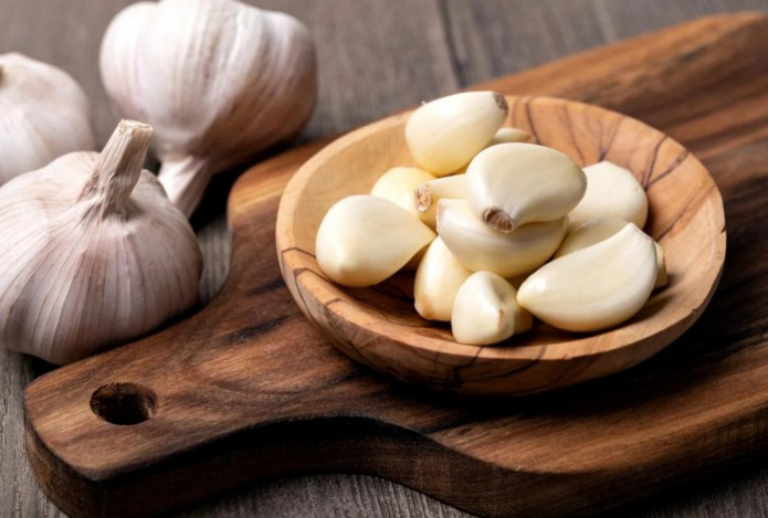 Почему нужно есть чеснок каждый день — диетолог раскрыла его неожиданный эффект