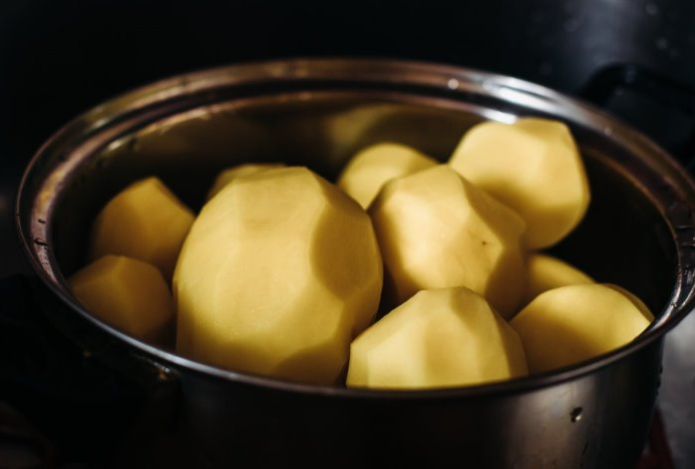 Как правильно варить картошку — в холодной или горячей воде? Вот как надо это делать