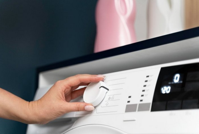 Положите в стиральную машинку эти три ингредиента и запустите — плесень и накипь растворятся моментально