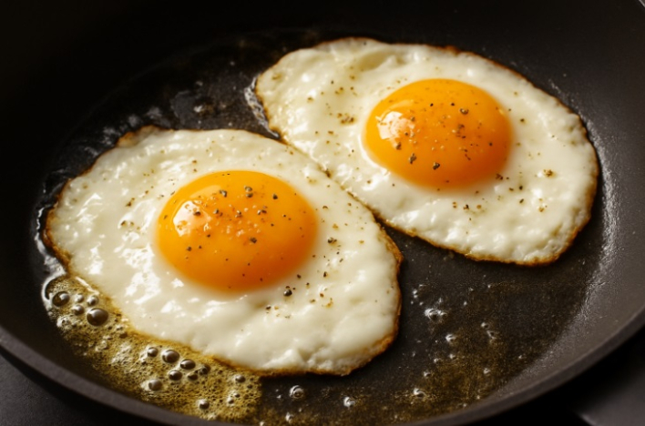 Как улучшить вкус яичницы — кулинары поделились секретами