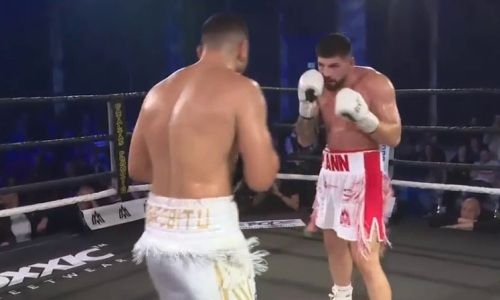 Нокаутом закончился бой боксера из Казахстана за титул чемпиона мира