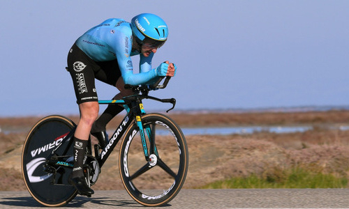 «Они сюда вообще не приезжают». В Мажилисе возмущены велокомандой «Астана»