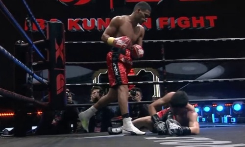 Разгромом с нокдауном обернулся бой казахстанского боксера с Альваресом