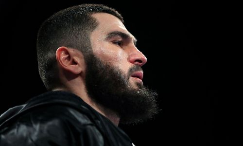 «Он стоит копейки». Промоутер чемпиона мира неожиданно унизил Бетербиева