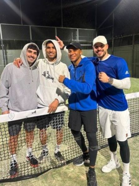 Решил вернуться в «ПСЖ»? Мбаппе заметили в Париже с бывшими одноклубниками