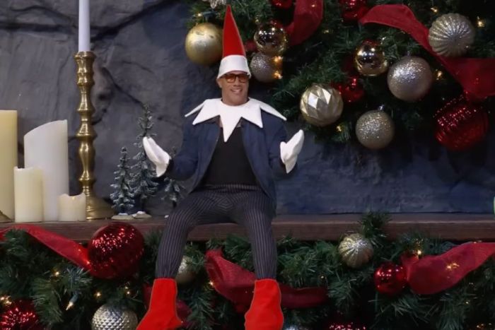 «Единственный эльф, который спокойно жмёт 225 в зале». Дуэйн Джонсон перевоплотился к Рождеству