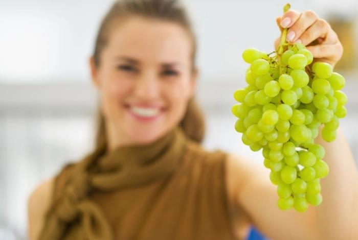 Почему нужно держать виноград в морозилке. Совет врача вас удивит