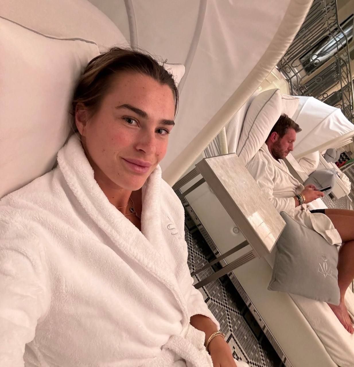 «Куда ты, туда и я». Арина Соболенко опубликовала фото с возлюбленным