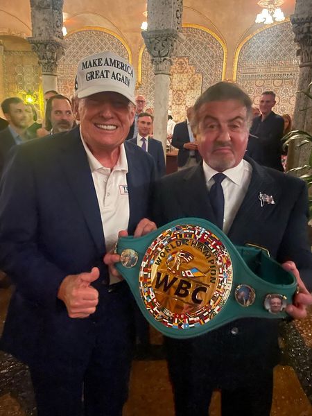 Дональд Трамп получил титул чемпиона WBC. Фото