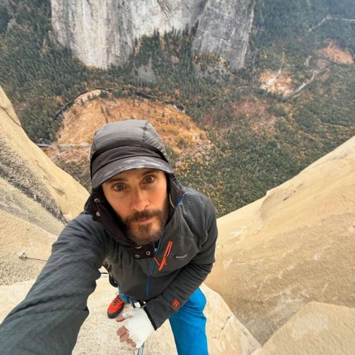 Джаред Лето поделился атмосферными фото из похода в горы