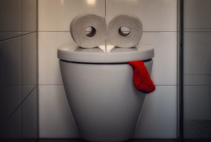 Сколько минут можно безопасно сидеть на унитазе — ответ врача удивит многих