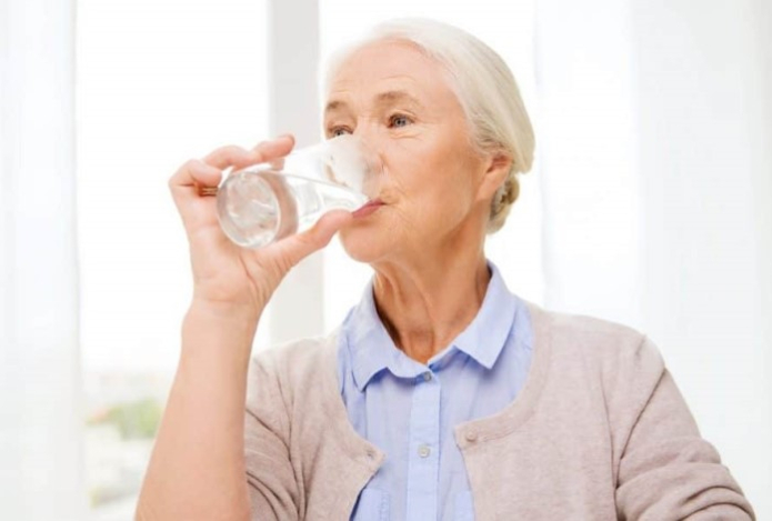 Этот напиток выводит токсины и шлаки, снижает давление — незаменим после 50 лет. Поможет от запоров и не содержит добавок