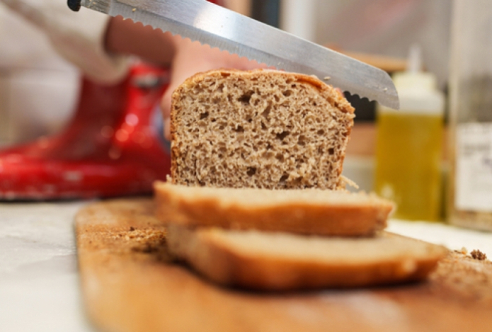 Можно ли срезать плесень с продуктов? 