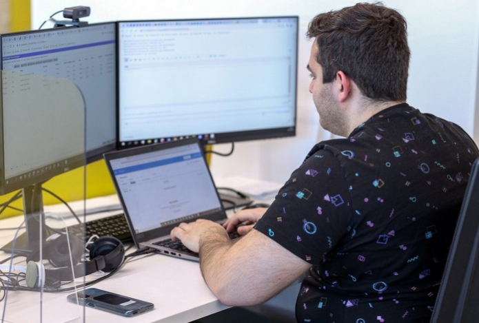 Офтальмолог дала совет, как защитить зрение при работе за компьютером