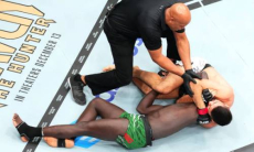 Желавший Рахмонову поражения боец за минуту сенсационно прервал победную серию в UFC. Видео