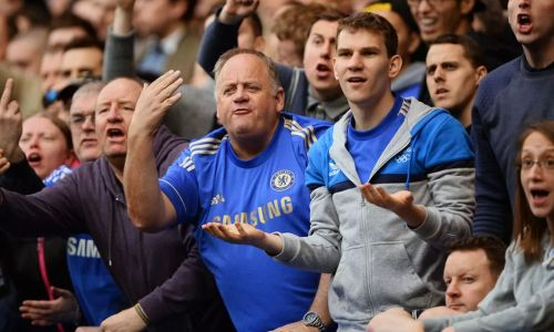 Фанаты «Челси» привезли в Казахстан баннер с Боратом