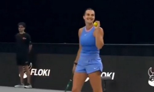 Арина Соболенко рассмешила во время матча с Еленой Рыбакиной